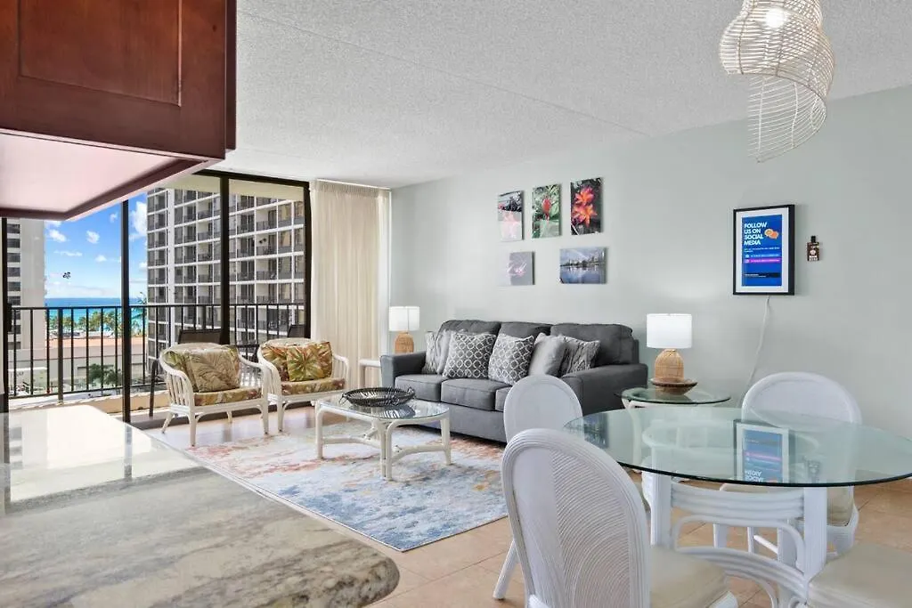Hoʻomaha 1 Bedroom Suite + 1 Free Parking Honolulu Apartment